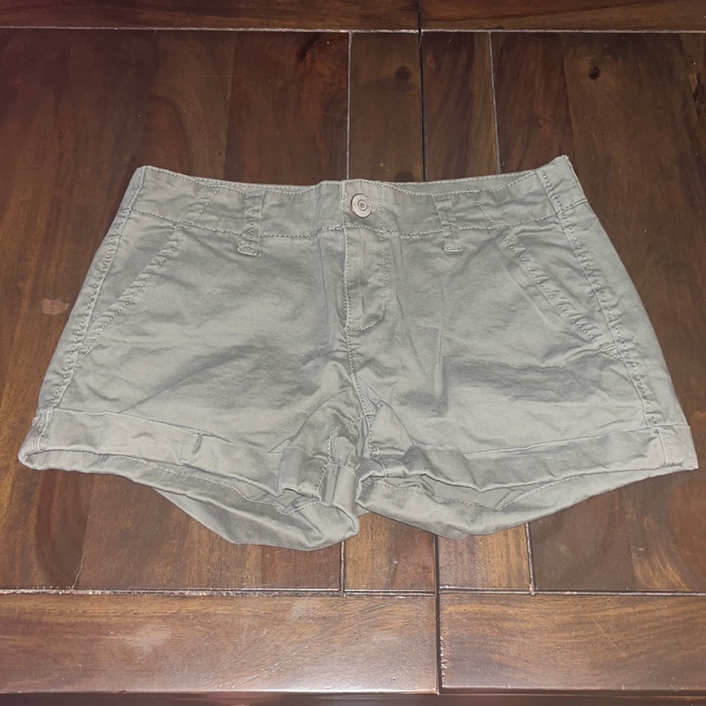 Aeropostale shorts with front pockets and rear pockets